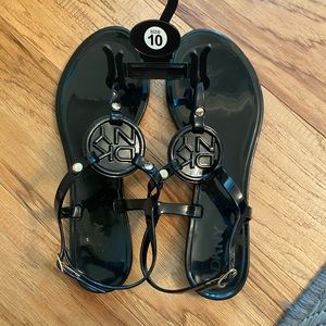 New! DKNY Circle Logo Black Sandals Women’s Size 10